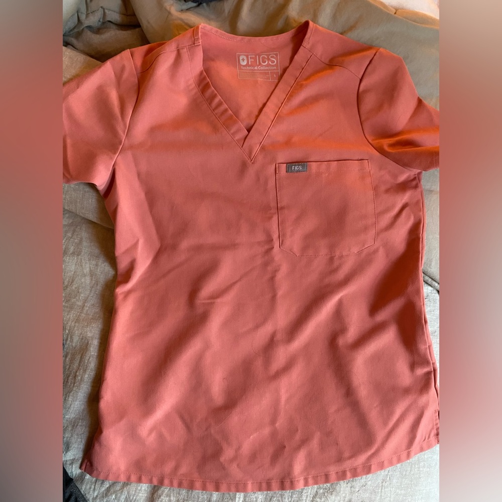FIGS coral one pocket scrub top